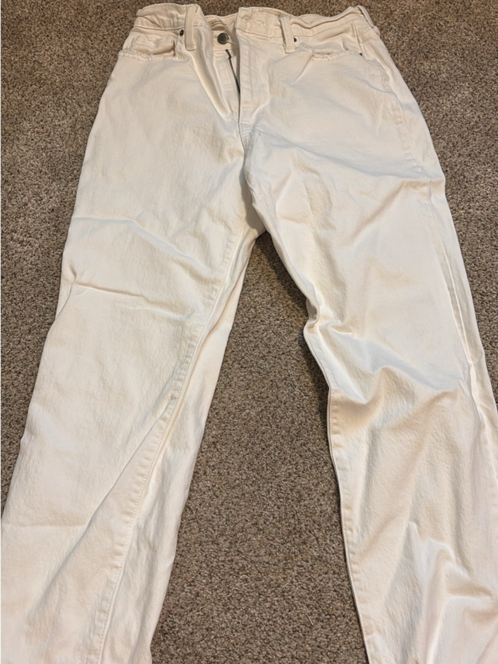 Universal Thread Women’s Straight Leg Jeans in White